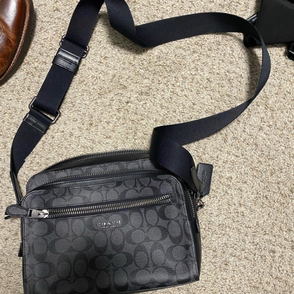 ‼️ISO-ISO-ISO‼️ DOES ANYONE HAVE THIS BAG OR KNOW THE MODEL OF IT?????